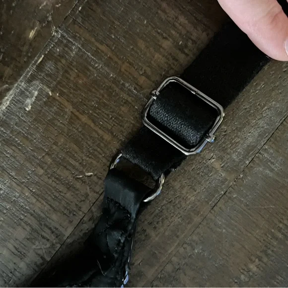 Black crossbody purse with adjustable strap - Picture 6 of 7